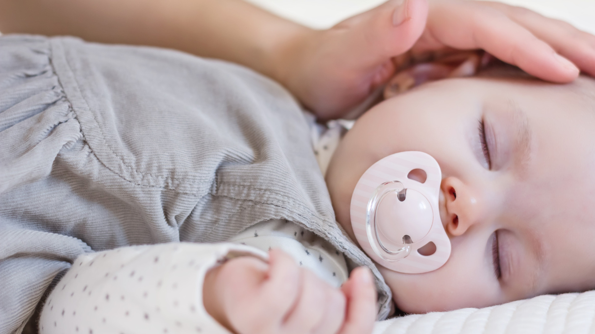 Por qué los bebés se despiertan por la noche